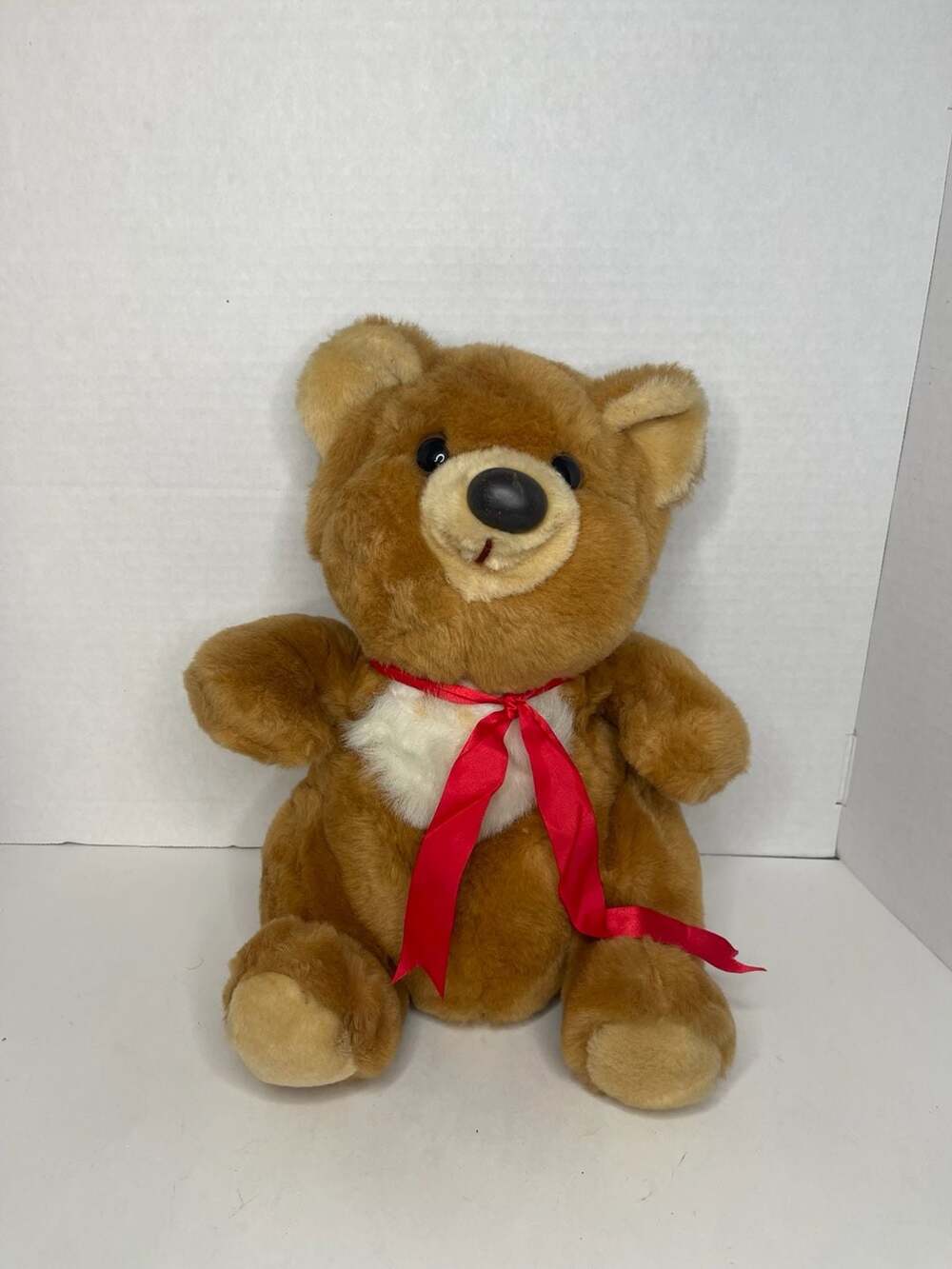 Vintage 1984 Regina Trading Co. The Adorable Bear Musical Plush Teddy Bear